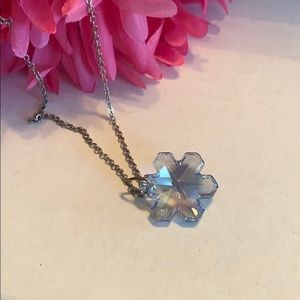 Not part of 3/$15❄️ Snowflake ❄️ Crystal Necklace
